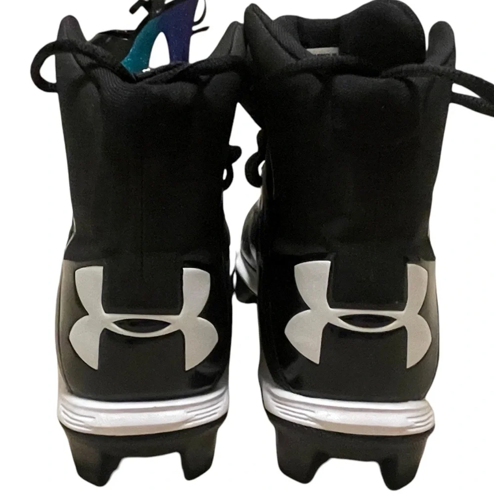 Under Armour Boy’s Youth cleats 5.5 Y